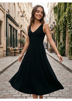 Sinsay - Strukturalna sukienka midi na ramiączkach - czarny ze sklepu Sinsay w kategorii Sukienki - zdjęcie 189272864