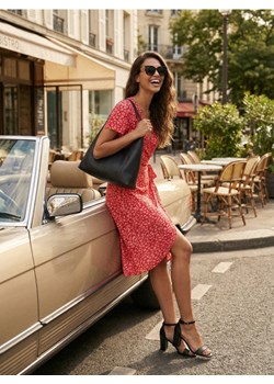 Sinsay - Kopertowa sukienka z wiązaniem i kwiatowym printem - wielobarwny ze sklepu Sinsay w kategorii Sukienki - zdjęcie 189272981