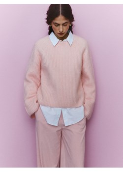 Reserved - Spodnie z paskiem - różowy ze sklepu Reserved w kategorii Spodnie damskie - zdjęcie 189274644