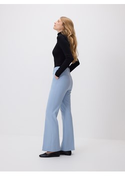 Reserved - Spodnie flare z kantem - jasnoniebieski ze sklepu Reserved w kategorii Spodnie damskie - zdjęcie 189274881