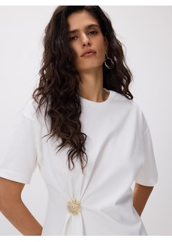 Reserved - T-shirt z ozdobną klamrą - złamana biel ze sklepu Reserved w kategorii Bluzki damskie - zdjęcie 189275751