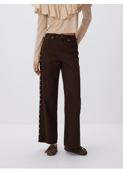 Reserved - Jeansy wide leg z aplikacją - brązowy ze sklepu Reserved w kategorii Jeansy damskie - zdjęcie 189275834