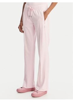 Juicy Couture Spodnie dresowe Tina JCWBJ126327 Różowy Straight Leg ze sklepu MODIVO w kategorii Spodnie damskie - zdjęcie 189279070