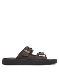 Klapki Calvin Klein Ergon Double Bar Sandal Su HM0HM02094 Brązowy ze sklepu eobuwie.pl w kategorii Klapki męskie - zdjęcie 189281303