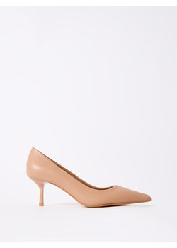 Mohito - Skórzane beżowe czółenka - beżowy ze sklepu Mohito w kategorii Czółenka - zdjęcie 189285810