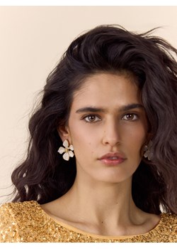 Reserved - Kolczyki w kwiaty - złamana biel ze sklepu Reserved w kategorii Kolczyki - zdjęcie 189286413