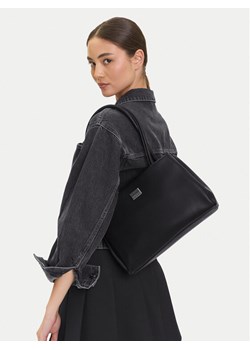 Torebka Tommy Jeans Tjw American Cool Med Tote AW0AW17297 Czarny ze sklepu eobuwie.pl w kategorii Torebki damskie - zdjęcie 189288893