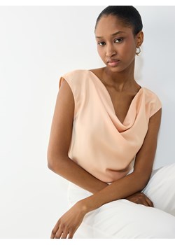 Mohito - Brzoskwiniowa satynowa bluzka - brzoskwiniowy ze sklepu Mohito w kategorii Bluzki damskie - zdjęcie 189303681
