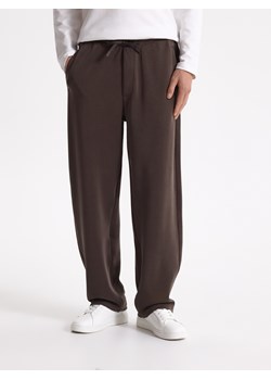 Reserved - Spodnie loose fit - brązowy ze sklepu Reserved w kategorii Spodnie męskie - zdjęcie 189304383