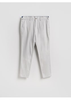 Reserved - Spodnie chino slim fit - jasnoszary ze sklepu Reserved w kategorii Spodnie męskie - zdjęcie 189304644