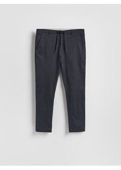 Reserved - Spodnie joggery - granatowy ze sklepu Reserved w kategorii Spodnie męskie - zdjęcie 189305952