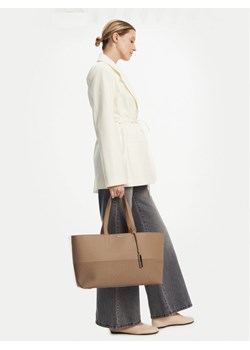 Torebka Calvin Klein Ck Mixmedia Shopper_Mono K60K613166 Beżowy ze sklepu eobuwie.pl w kategorii Torby Shopper bag - zdjęcie 189306092