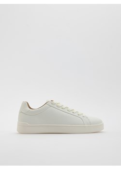 Reserved - Sneakersy z imitacji skóry - biały ze sklepu Reserved w kategorii Trampki męskie - zdjęcie 189309522