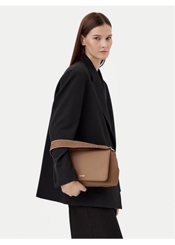 Torebka Calvin Klein K60K613085 Beżowy ze sklepu eobuwie.pl w kategorii Torebki damskie - zdjęcie 189310440