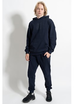 Granatowe spodnie dresowe REGULAR z minimalistycznym nadrukiem z boku, Rozmiar - 146, Kolor - Granatowy ze sklepu REPORTER w kategorii Spodnie chłopięce - zdjęcie 189316402