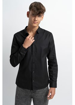 Czarna koszula o regularnym kroju z długim rękawem, Rozmiar - 146, Kolor - Czarny ze sklepu REPORTER w kategorii Koszule chłopięce - zdjęcie 189316531