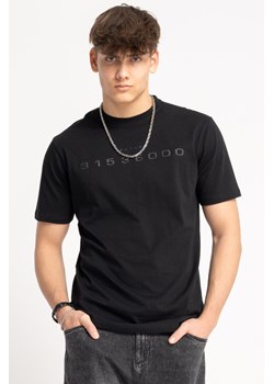 Czarny t-shirt z kontrastowym nadrukiem z przodu, Rozmiar - 164, Kolor - Czarny ze sklepu REPORTER w kategorii T-shirty chłopięce - zdjęcie 189316610