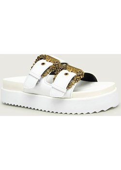 Versace Jeans Couture Klapki FONDO ARIZONA DIS. SM1 ze sklepu Gomez Fashion Store w kategorii Klapki damskie - zdjęcie 189321542