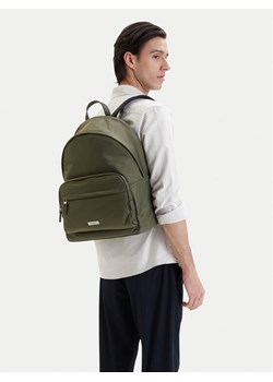 Calvin Klein Saszetka Sleek Round Backpack LV04D3143G Zielony ze sklepu MODIVO w kategorii Torby męskie - zdjęcie 189322731