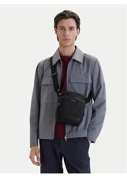 Calvin Klein Saszetka Raised Pocket Reporter LV04D3317G Czarny ze sklepu MODIVO w kategorii Torby męskie - zdjęcie 189322863