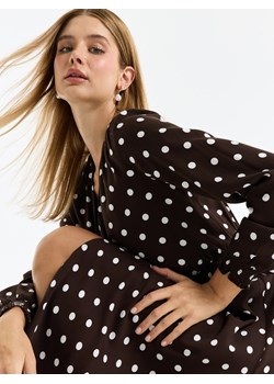 Mohito - Kopertowa sukienka midi - kasztanowy ze sklepu Mohito w kategorii Sukienki - zdjęcie 189324391