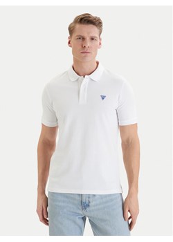 Guess Polo F6GP03 K9WF1 Biały Slim Fit ze sklepu MODIVO w kategorii T-shirty męskie - zdjęcie 189340042