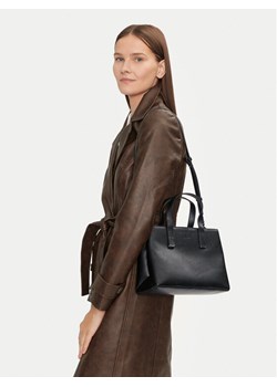 Calvin Klein Torebka Ck Plaque Small Tote K60K612781 Czarny ze sklepu MODIVO w kategorii Torebki damskie - zdjęcie 189341603