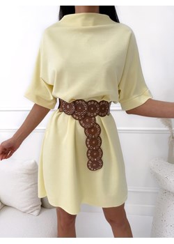 Żółta Prosta Sukienka ze Stójką ze sklepu ModnaKiecka.pl w kategorii Sukienki - zdjęcie 189346282