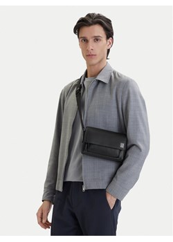 Torebka Calvin Klein Emblem Hw Small Slap Messenger LV04D3367G Czarny ze sklepu eobuwie.pl w kategorii Listonoszki - zdjęcie 189346712