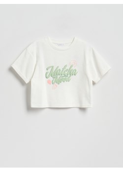Reserved - Krótki t-shirt z nadrukiem - złamana biel ze sklepu Reserved w kategorii Bluzki dziewczęce - zdjęcie 189348064