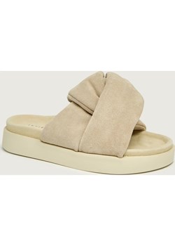 INUIKII Klapki SOFT CROSSED | zamsz ze sklepu Gomez Fashion Store w kategorii Klapki damskie - zdjęcie 189367022