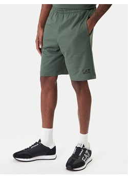 EA7 Emporio Armani Szorty sportowe 8NPS65 PJVRZ U7260 Zielony Regular Fit ze sklepu MODIVO w kategorii Spodenki męskie - zdjęcie 189367231