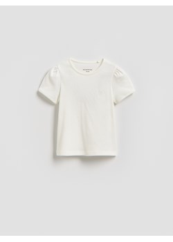 Reserved - Prążkowany t-shirt z haftem - złamana biel ze sklepu Reserved w kategorii Bluzki dziewczęce - zdjęcie 189374053