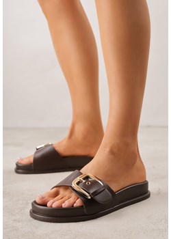 Ciemnobrązowe Klapki na Grubej Podeszwie Ozdobione Metaliczną Klamrą Lorefer ze sklepu born2be.pl w kategorii Klapki damskie - zdjęcie 189383561