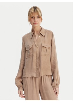 Guess Top 181460 Beżowy Classic Fit ze sklepu MODIVO w kategorii Bluzki damskie - zdjęcie 189387554