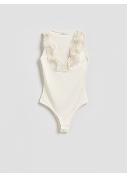 Reserved - Body z dekoracyjną falbaną - beżowy ze sklepu Reserved w kategorii Bluzki damskie - zdjęcie 189398000