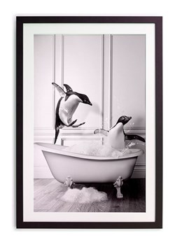 The Wild Hug Druk artystyczny "Penguin Bath" w ramce - 30 x 40 cm ze sklepu Limango Polska w kategorii Obrazy - zdjęcie 189399753