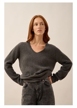 Just Cashmere Kaszmirowy sweter "Amrita" w kolorze szarym ze sklepu Limango Polska w kategorii Swetry damskie - zdjęcie 189400620