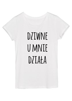 Koszulka damska "dziwne u mnie działa" ze sklepu Time For Fashion w kategorii Bluzki damskie - zdjęcie 39108324