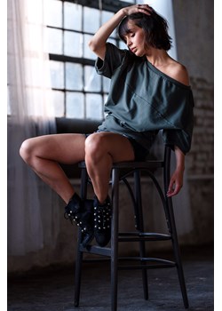 Bluza oversize z rękawem kimono - militarno-zielona ze sklepu Cudmoda w kategorii Bluzy damskie - zdjęcie 57626664