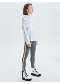 Cropp - Spodnie slim z lampasem - czarny ze sklepu Cropp w kategorii Spodnie damskie - zdjęcie 62459663