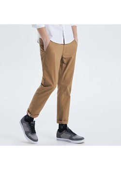 Cropp - Spodnie chino - beżowy ze sklepu Cropp w kategorii Spodnie męskie - zdjęcie 62832652