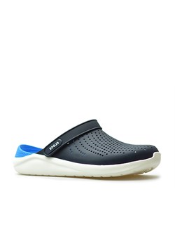 Granatowe kapcie męskie Crocs z gumy na lato 