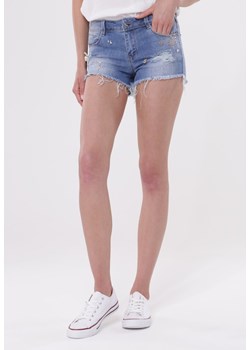 Szorty Born2be w miejskim stylu 