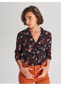Wielokolorowa koszula damska Cropp w kwiaty bez kołnierzyka 