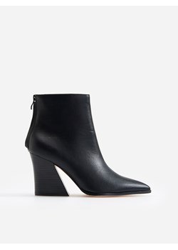 Botki Reserved na zamek eleganckie bez wzorów 