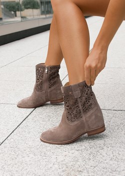 Botki Saway casualowe bez zapięcia na koturnie zamszowe 