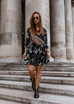 Sukienka z długim rękawem casual w kwiaty na spacer 