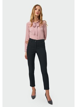 Klasyczne spodnie o prostym kroju ze sklepu Greenpoint.pl w kategorii Spodnie damskie - zdjęcie 76877082