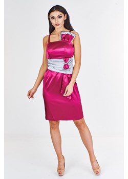 Różowa sukienka Fokus elegancka bez rękawów do pracy 
